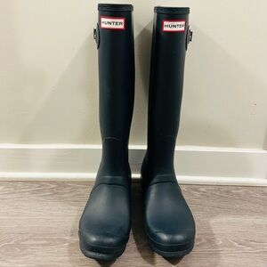 Hunter Navy Blue Tall Rain Boots with Red Logo